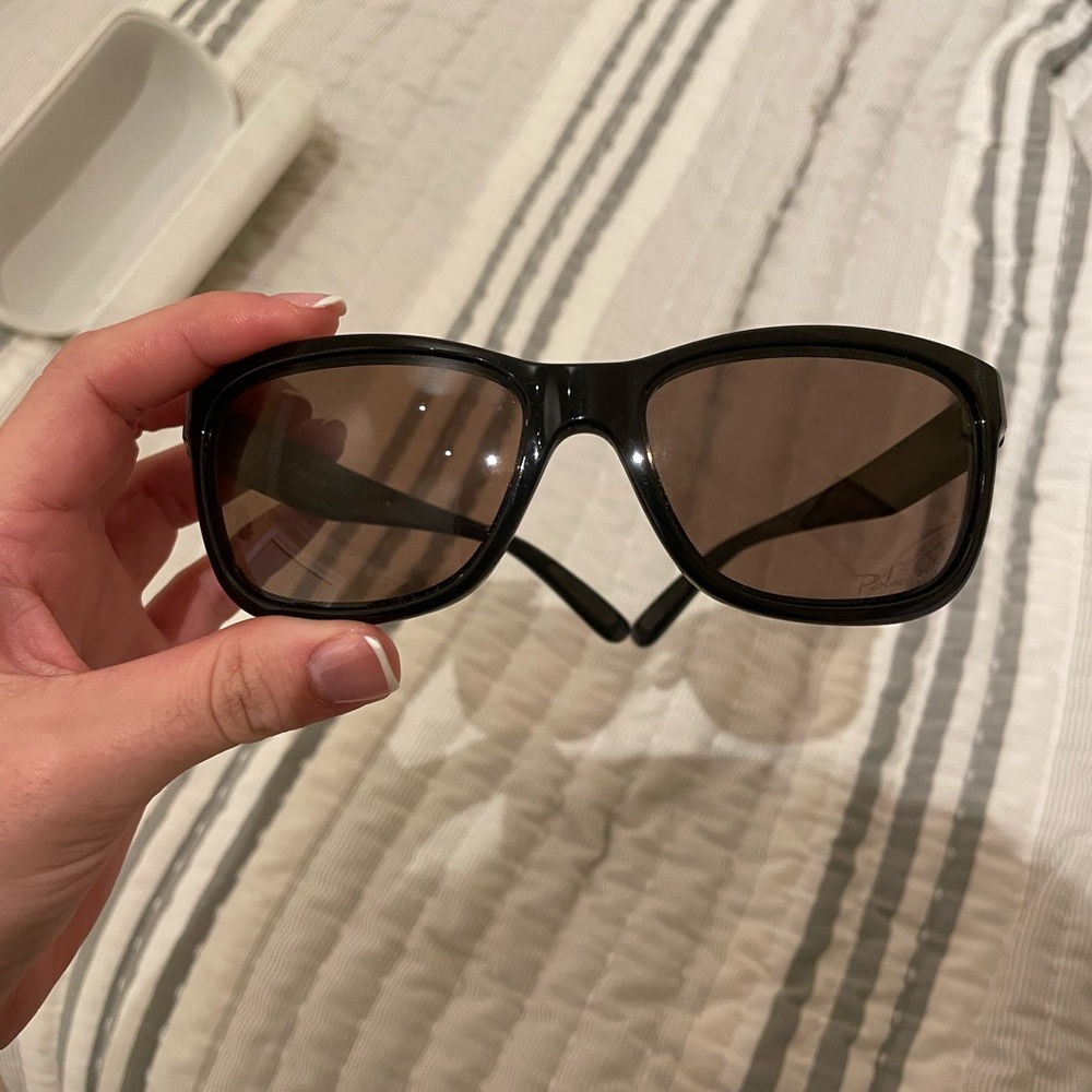 Women’s Polarized Oakley Sunglasses (Model Name: Forehand)